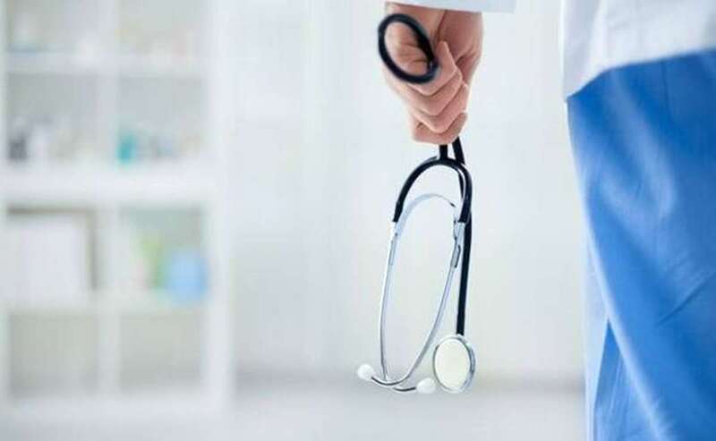 El médico ejerce en la sanidad pública en un centro de la capital (Foto TA)